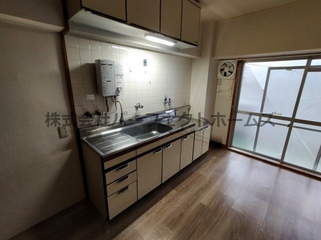 キッチン　コンパクトなキッチンで掃除もラクラク