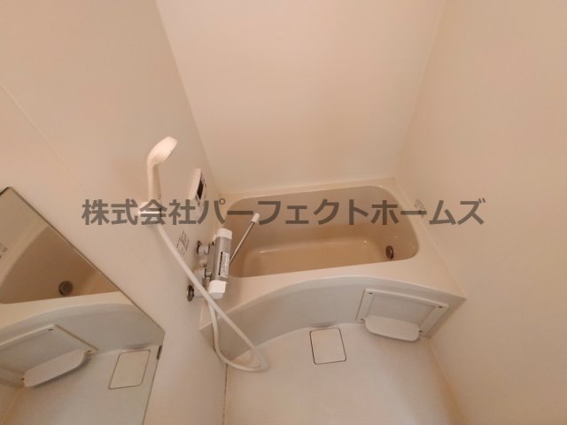 バス・シャワールーム　コンパクトで使いやすいお風呂です