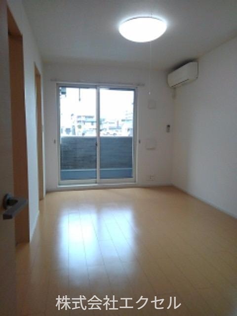 居室・リビング　エアコン完備のお部屋です。