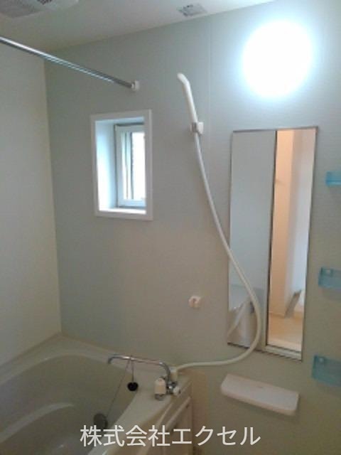 バス・シャワールーム　追い焚き機能付きです。