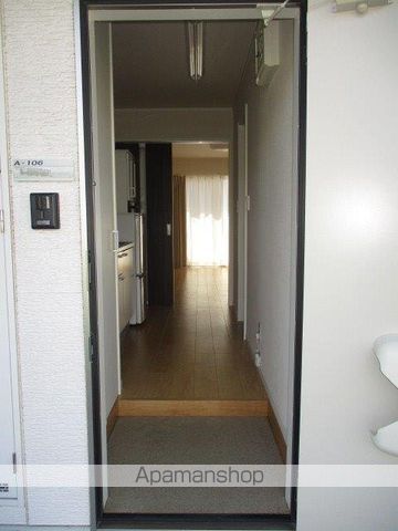 フェルゼンA棟の玄関写真