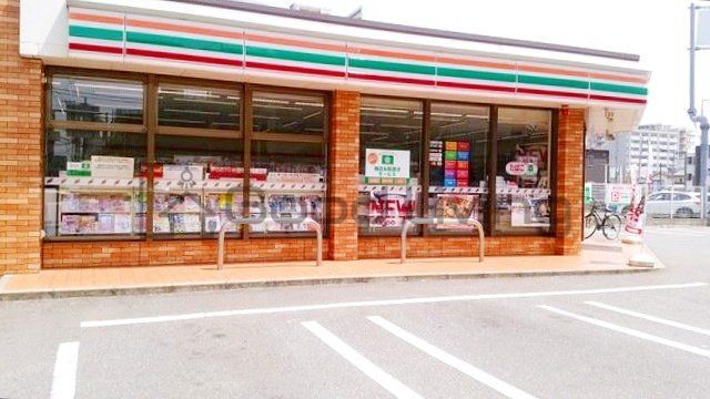 コンビニ　セブンイレブン福岡愛宕1丁目店（コンビニ）まで680m