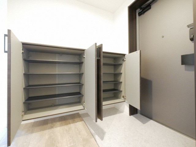 玄関　広々とした玄関です。