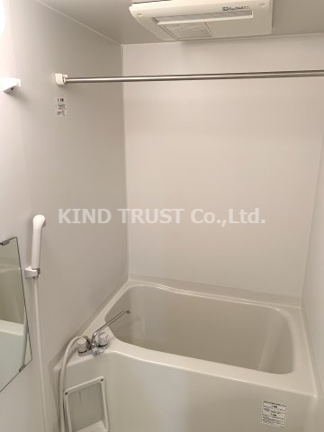 バス・シャワールーム　コンパクトで使いやすいお風呂です