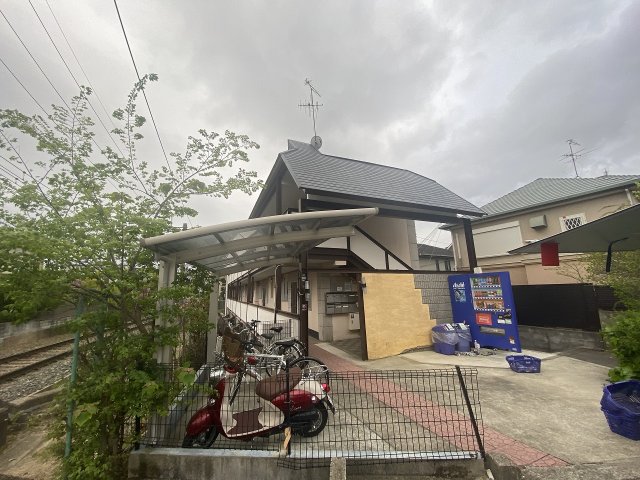 建物外観　敷地内に駐輪場あります☆