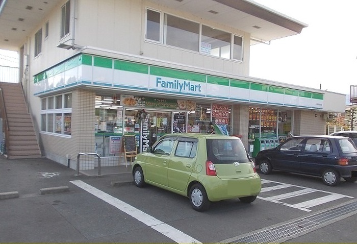 コンビニ　ファミリーマート中曽根店（コンビニ）まで400m
