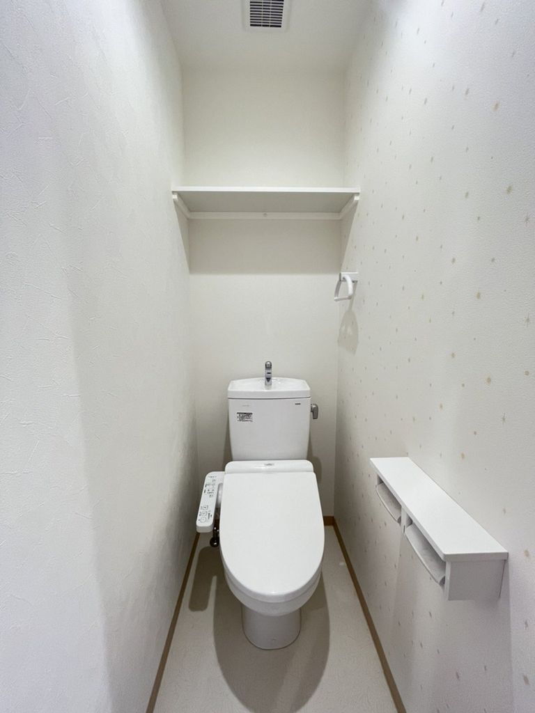 トイレ　※代表タイプの写真のため実際と異なる場合がございます