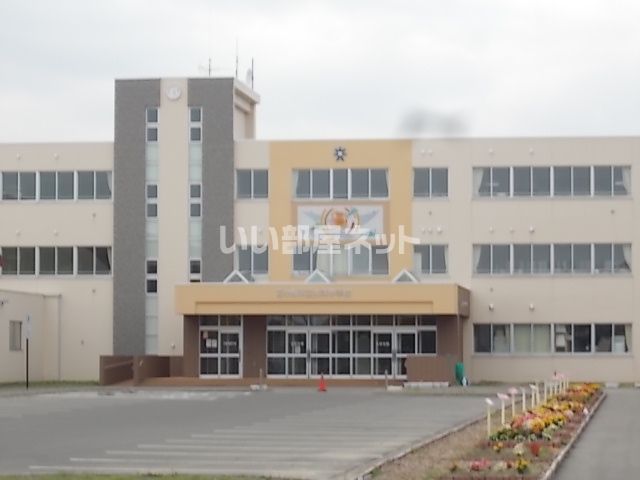 中学校　苫小牧市立光洋中学校（中学校）まで157m