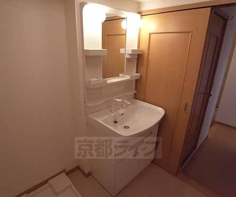 その他設備　独立洗面台。脱衣所も広いです！