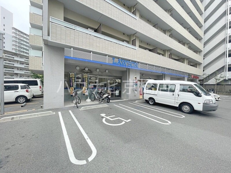 コンビニ　ローソン城東蒲生二丁目店（コンビニ）まで358m