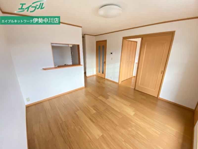 居室・リビング　反転タイプ参考写真