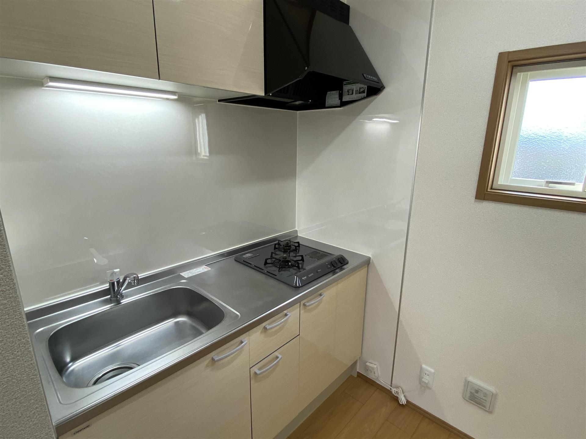 キッチン　２口のコンロ完備ですぐ料理も始められます☆