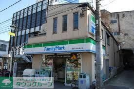 コンビニ　ファミリーマート（コンビニ）まで130m