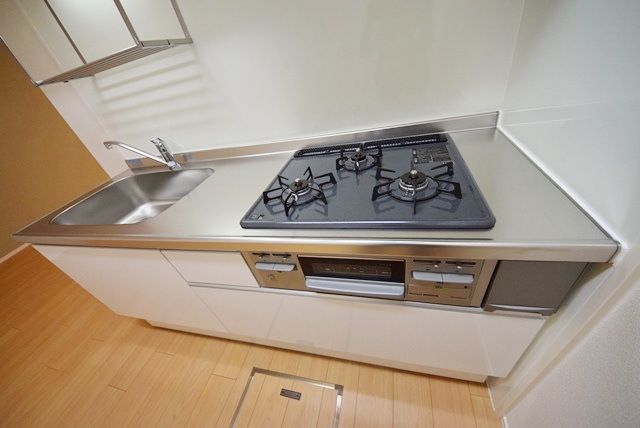 キッチン　★3口ガスのシステムキッチンです★