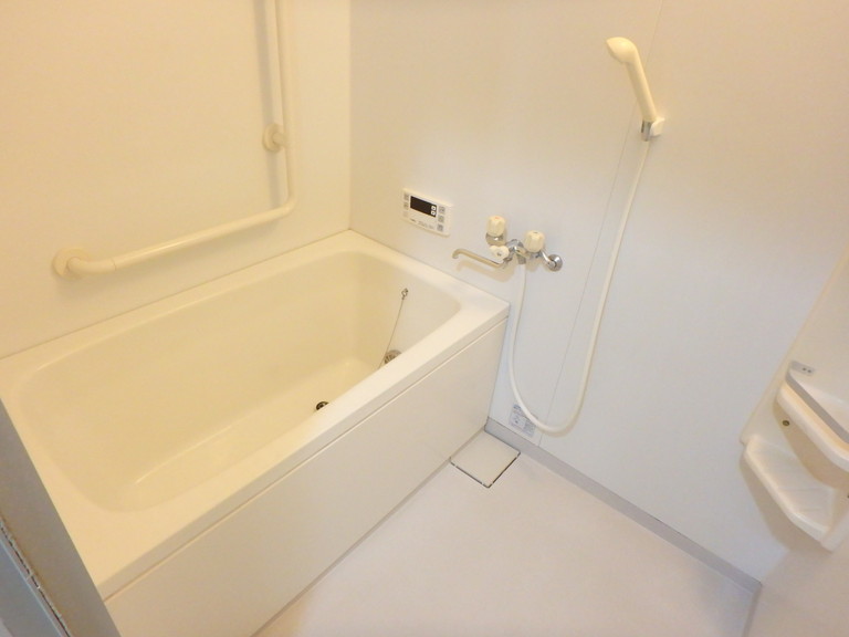 バス・シャワールーム　追い焚き付浴室