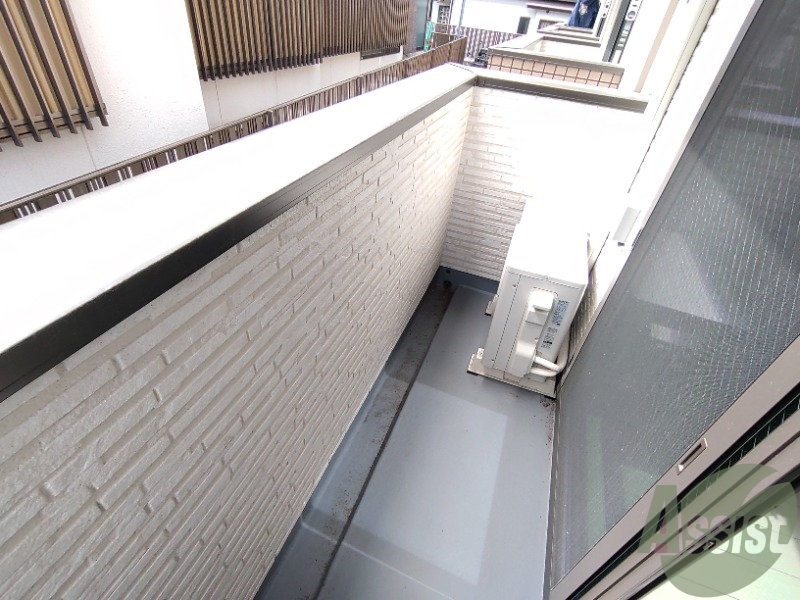 バルコニー　バルコニーも選択を干すのに十分なスペースですね。