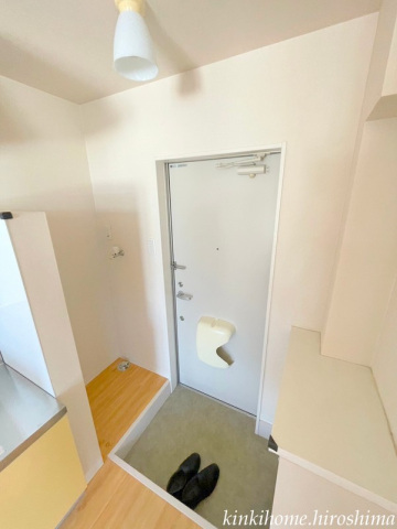 玄関　※別号室の写真です。