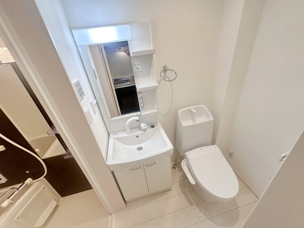 トイレ　同物件別部屋写真