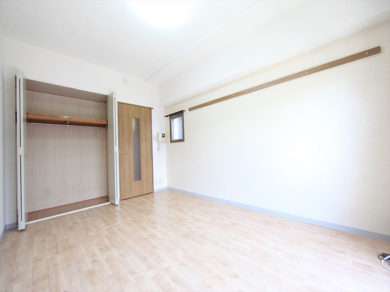 居室・リビング　洋室8帖　クローゼット付（収納充実してます）