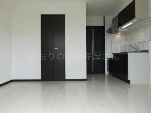 居室・リビング　ホワイトカラーの床材