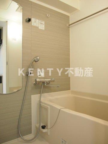 バス・シャワールーム　コンパクトで使いやすいお風呂です