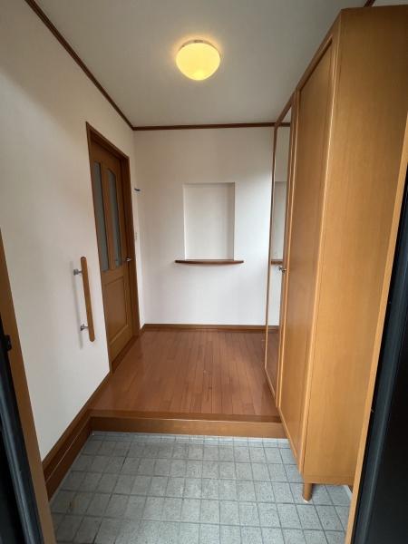 玄関　広々した玄関ホール