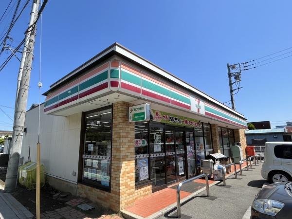コンビニ　セブンイレブン（コンビニ）まで494m