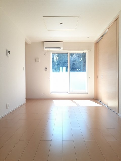 居室・リビング　エアコン付きです。