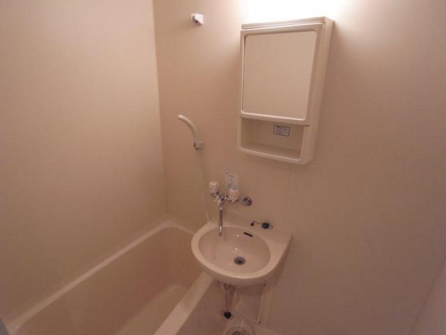 バス・シャワールーム　きれいな浴室