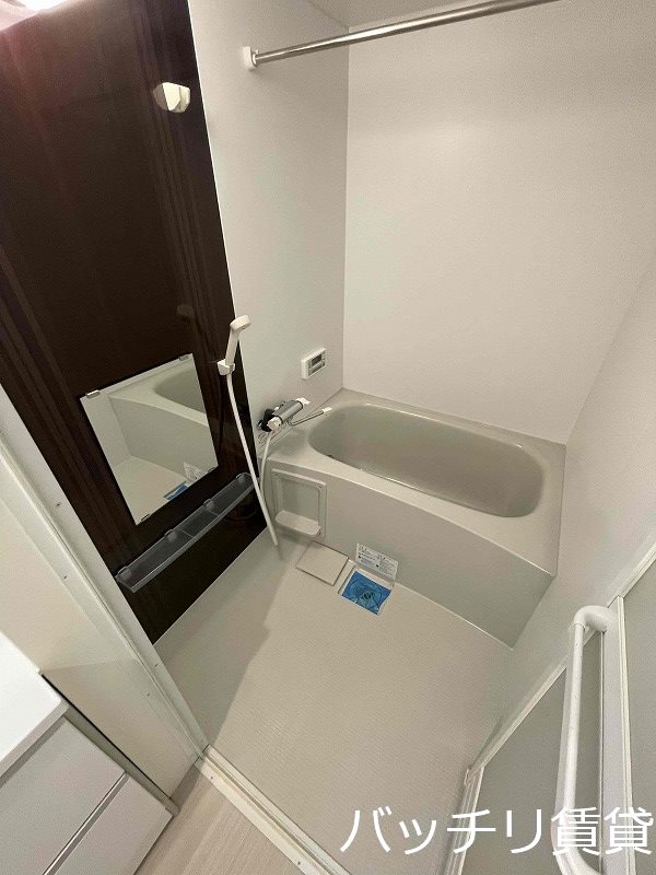 バス・シャワールーム　同型タイプの為、現状を優先いたします。