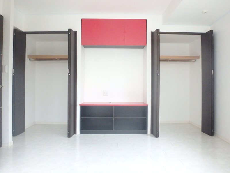 収納　クローゼットが2つと収納棚があります