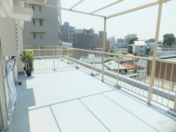 バルコニー　南東向きのルーフバルコニー