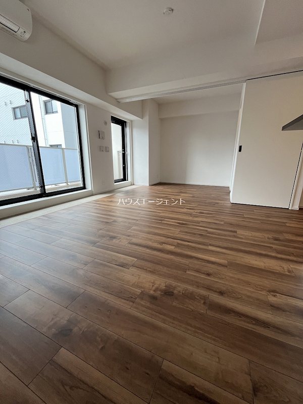 居室・リビング　15.4畳のフローリングのお部屋です。