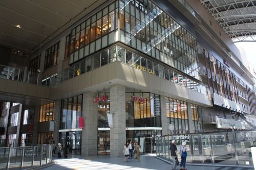 ショッピングセンター　LUCUA osaka（ショッピングセンター）まで745m