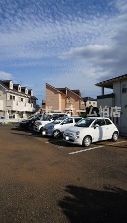 駐車場　車をお持ちの方に嬉しい駐車場付きの物件です