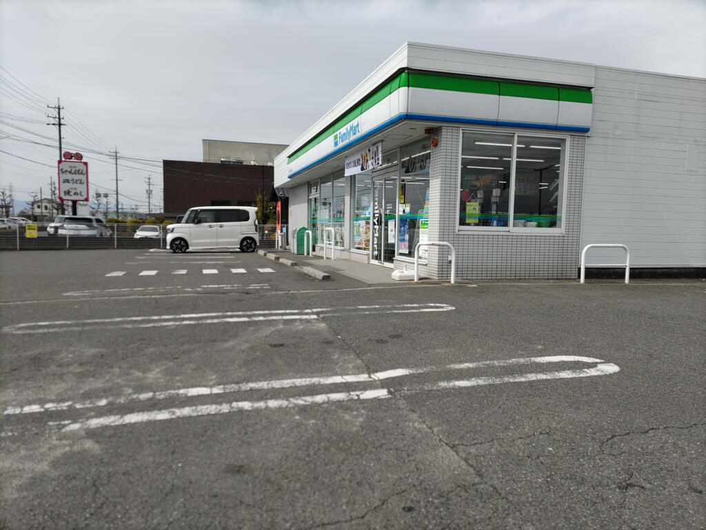 コンビニ　ファミリーマート木曽川役場前店（コンビニ）まで668m