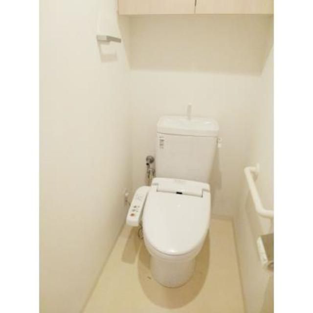 トイレ　※写真は同タイプ住戸です。