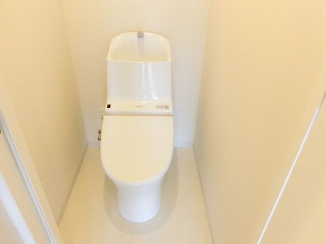 トイレ　★綺麗で嬉しいウォシュレット付★