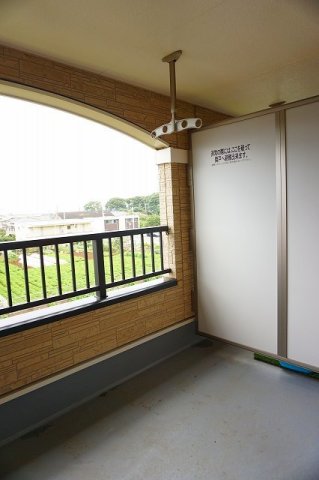 バルコニー　バルコニーからの眺めを楽しみながら食事をしませんか