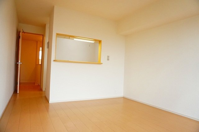 居室・リビング　こちらのリビングで趣味の時間をお楽しみください