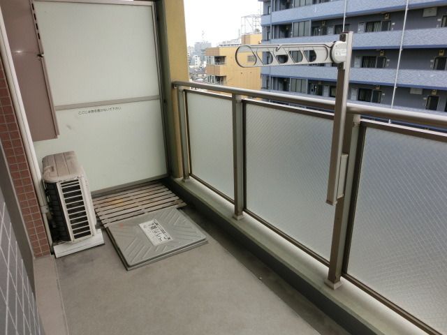 バルコニー　幅広いバルコニー