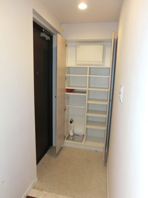 玄関　タップリ収納のシューズＢＯＸ