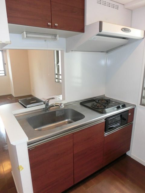 キッチン　人気のカウンタータイプ。