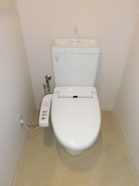 トイレ　洗浄機能付き。