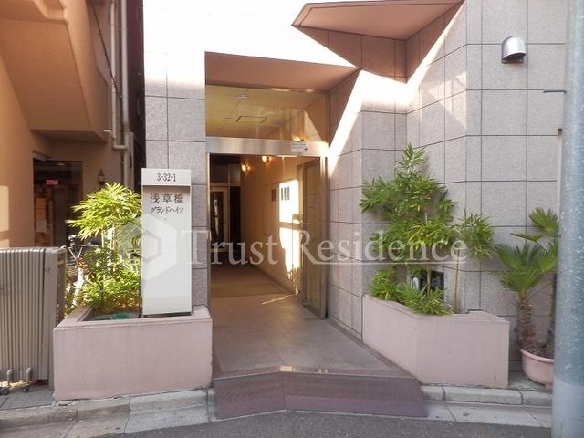 エントランス　エントランス前