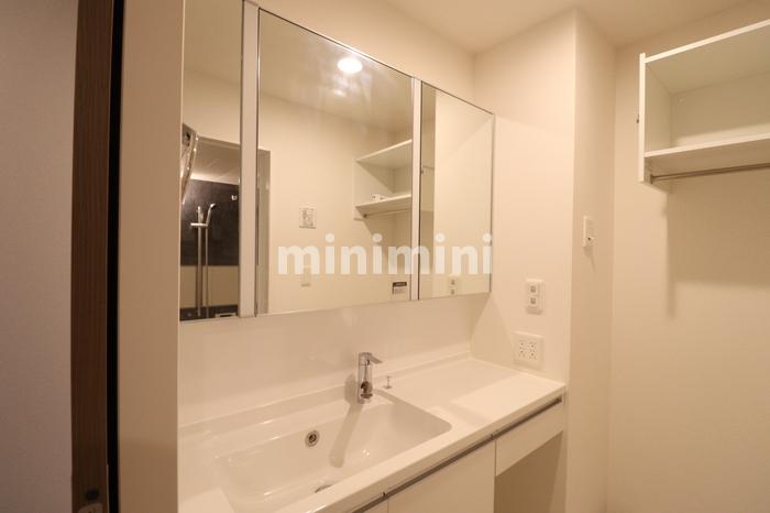 洗面設備　※写真は別号室のものですので現状優先とさせていただきます