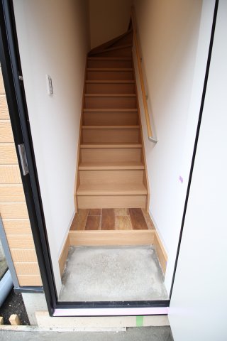 玄関　コンプレイス駒込　北区中里1