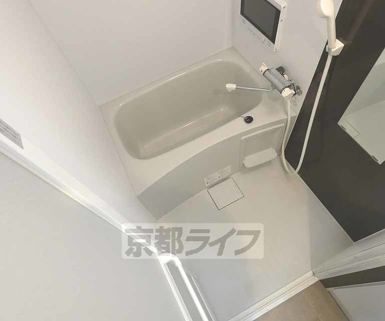 バス・シャワールーム　バスルームです。