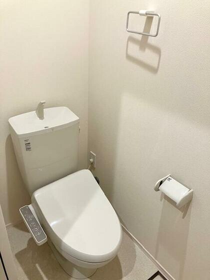 トイレ　※同一間取りの別部屋参考写真です※