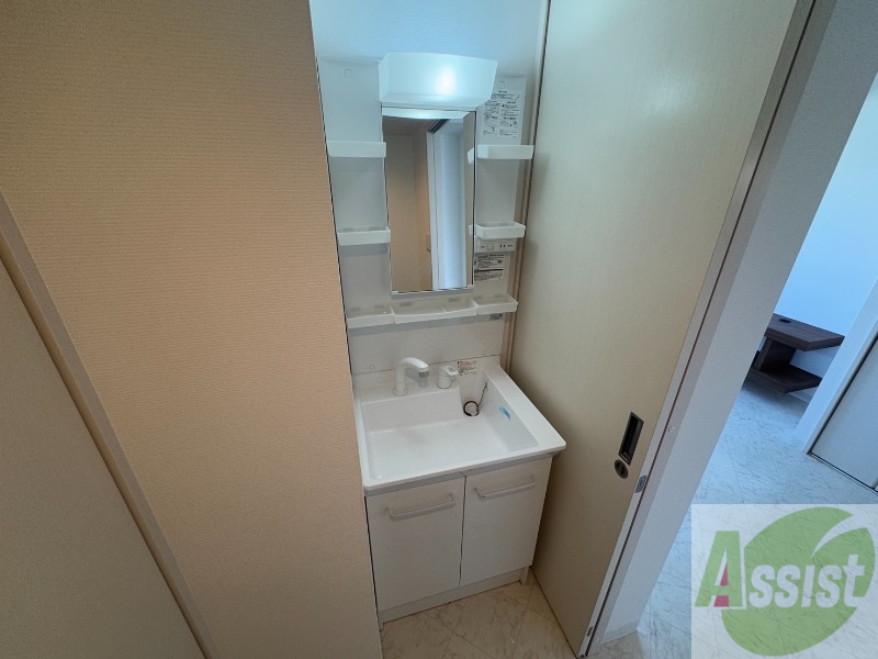 洗面設備　洗面台。身支度にはかかせないですよね～。